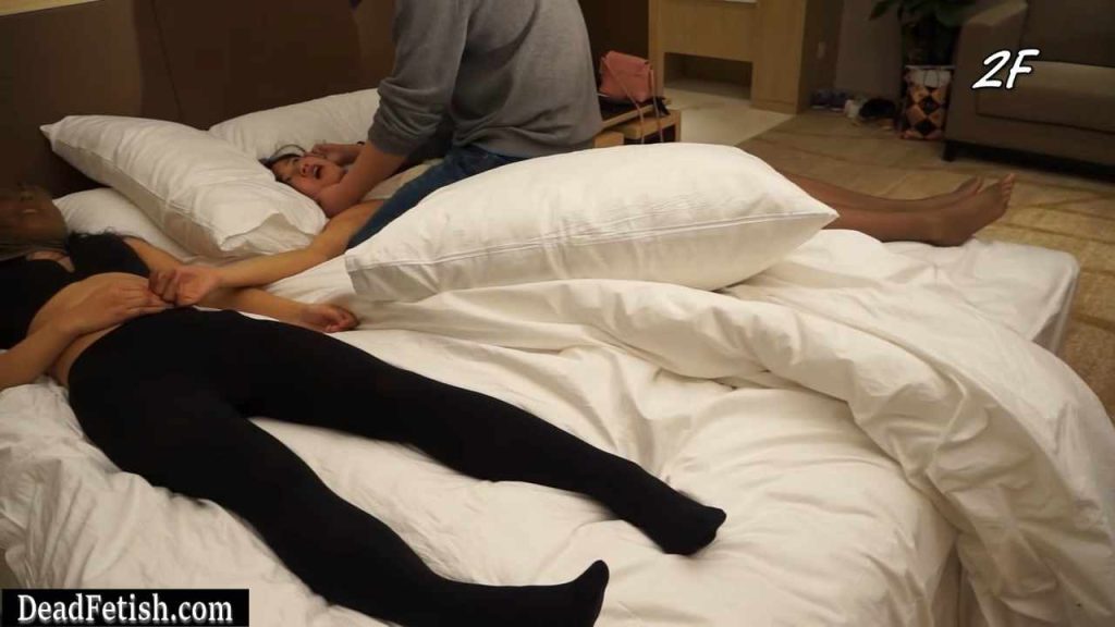 2F - 2 Girls Suffocated 2 - Xixi & Yeye